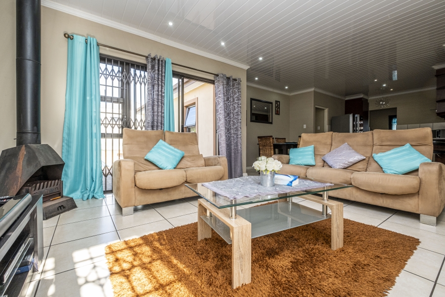 3 Bedroom Property for Sale in Jakarandas Western Cape